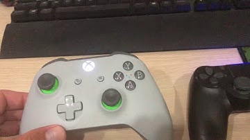 Xbox vs PS4 controller and main menu