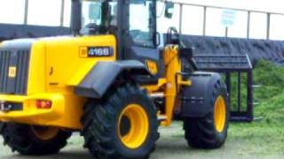 Deutz Agrotron unloading then JCB 416S clamping