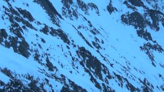 201204301200奥穂からの滑落者救助中