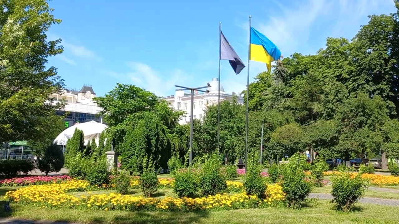 ЛЬВІВСЬКА ПЛОЩА, КИЇВ, УКРАЇНА. Lvivska Square, Kyiv, Ukraine. 11.07.2024 +34C hot day.