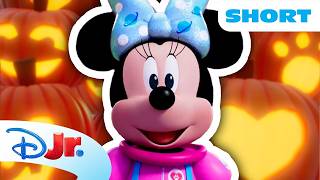 minnie pets go search spooky spirits minnie s bow toons