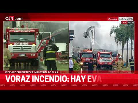 PILAR: un INCENDIO CONSUMIÓ una FÁBRICA de BAÑERAS en el PARQUE INDUSTRIAL LOCA