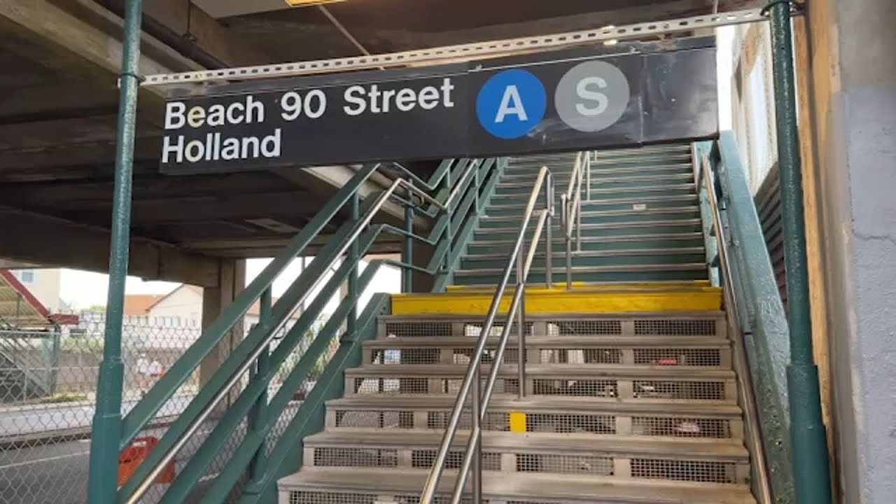15-year-old found dead on tracks at Queens subway station