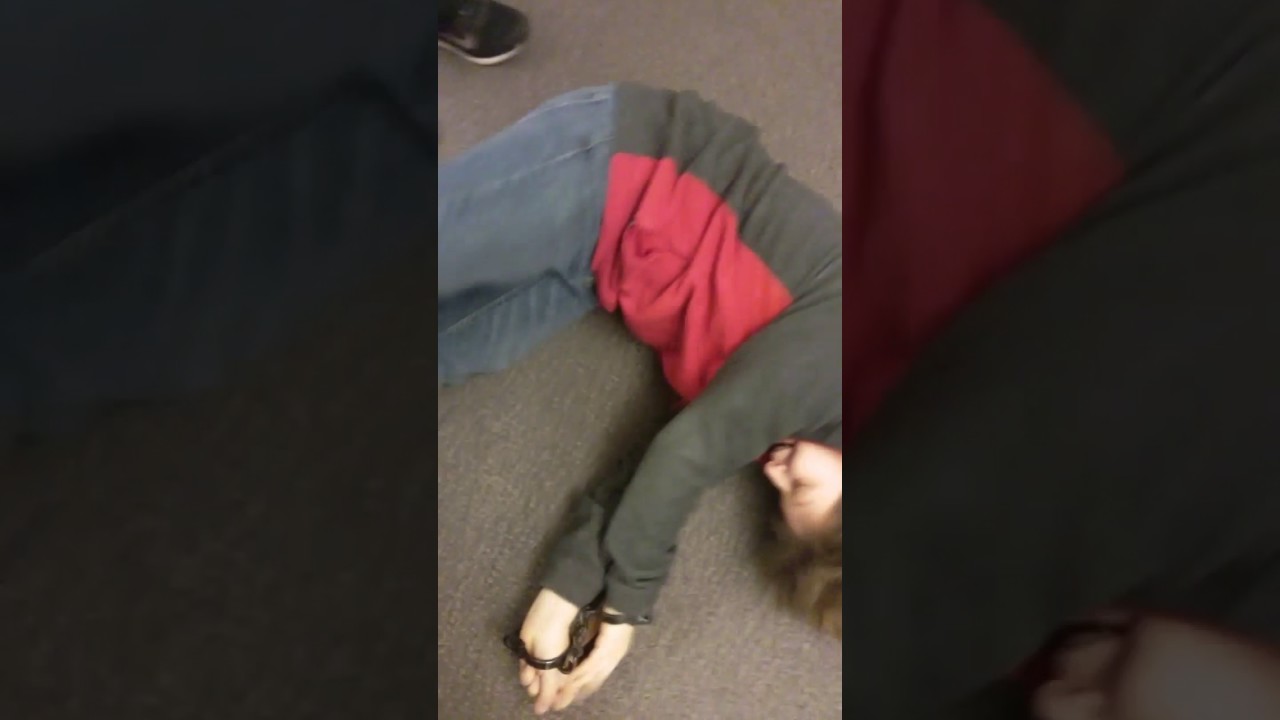 STUDENT HANDCUFFED IN CLASS BY OTHER STUDENTS YouTube