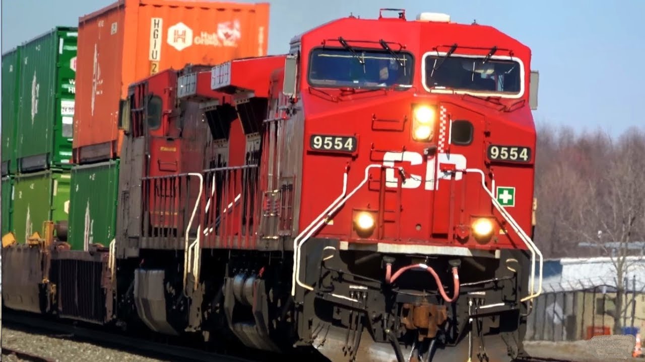 bnsf 5729 Fast Canadian Pacific Stack Train Westbound 4K UHD