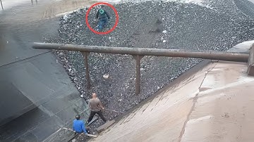 Barge unloading smooth pebbles | Relaxing video