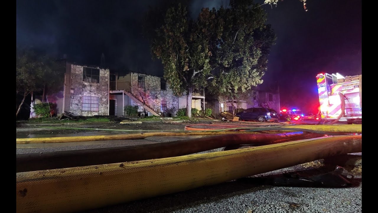 Early morning fire destroys North Side apartment building - YouTube