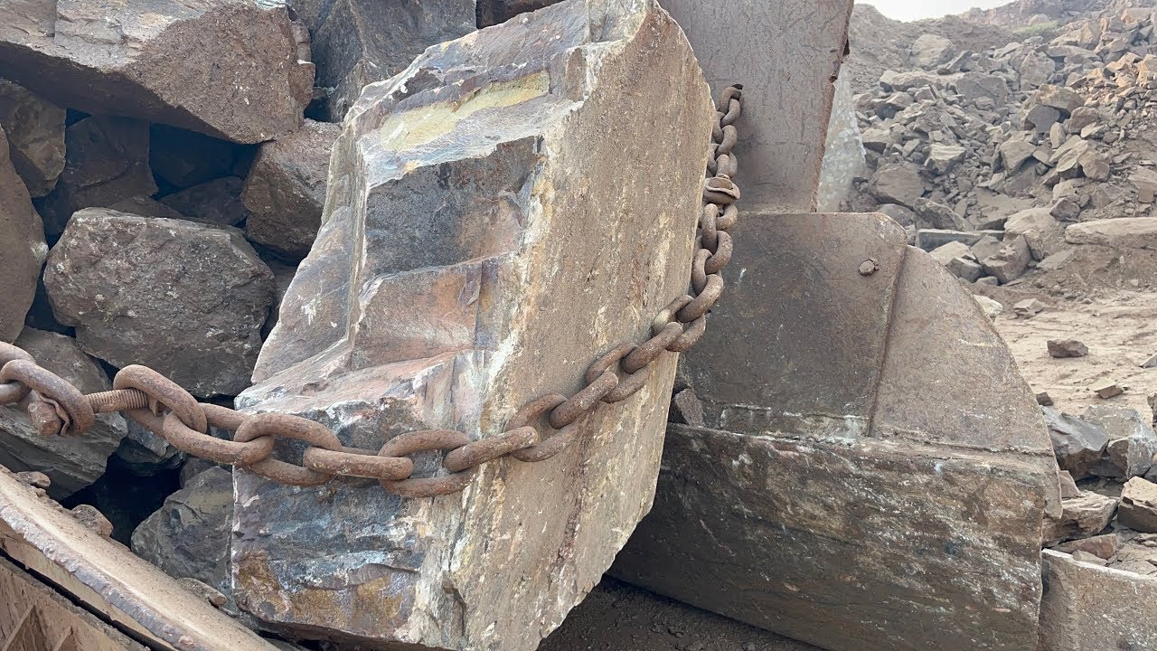 "Big Rock Crusher Machine: A Giant in Action"Big Rock Crushing: A Powerful Process"