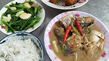 cơm gia đình cá biển kho nước cốt dừa