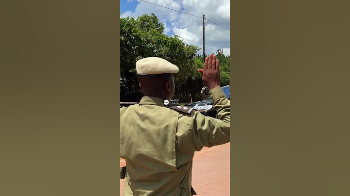 Traffic officer guides Museveni's convoy  #museveni #uganda #presidentmuseveni