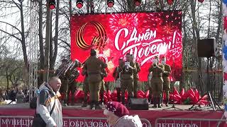 Военный  оркестр  и  реконструкция войны  09 05 2023г  в Петергофе