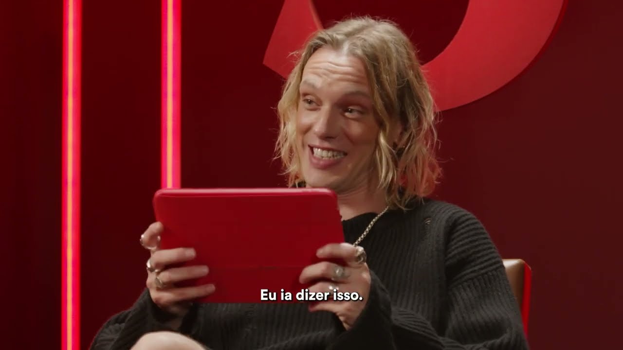 BILLBOARD BRASIL ENTREVISTA: Jamie Campbell Bower, de ‘Stranger Things’, reage a hits brasileiros