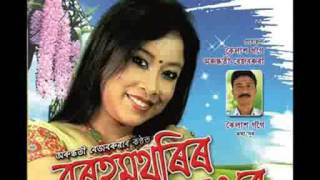 Popular bihu song soraideu nazira by singer arundhati bezbaruah.
lyrics/compose- koilash gogoi. album- borhomthurir rongere.