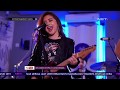 Prilly Nyanyikan Lagu Rock Favorite Demi Maxime Boutier