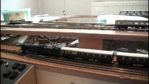 N Gauge model railway decoupling