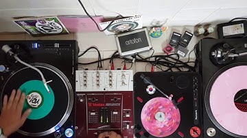 DJ Needle Real Vinyl Play.  pioneer plx-1000 vs numark pt01 turntable & vestax mixer.