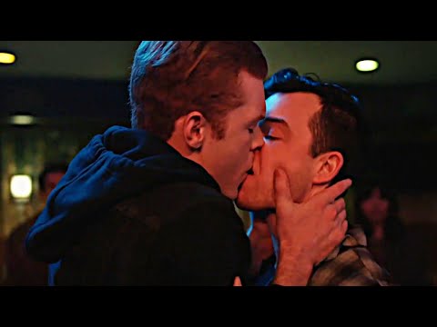 Video: Lowri Turners mīl gejus, bet ne tiešām