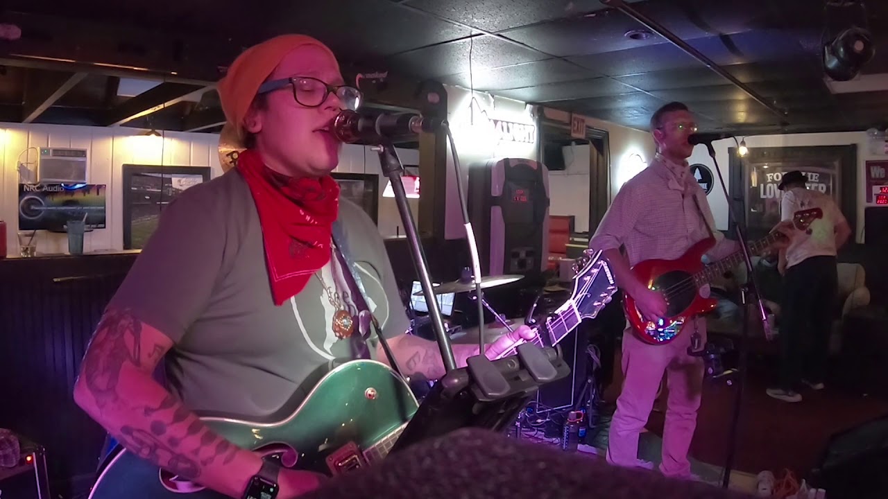Alone - Emily & the Zealous original song (live performance 9/11/20) adlı videoyu YouTube'da izle Alone - Emily & the Zealous original song (live performance 9/11/20) adlı videoyu YouTube'da izle