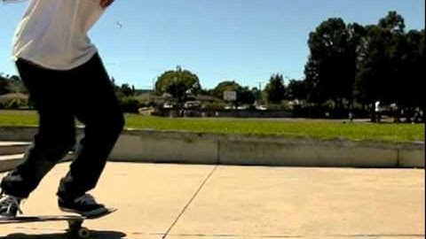 NOLLIE FRONTSIDE 180 SUPER SLOW MOTION