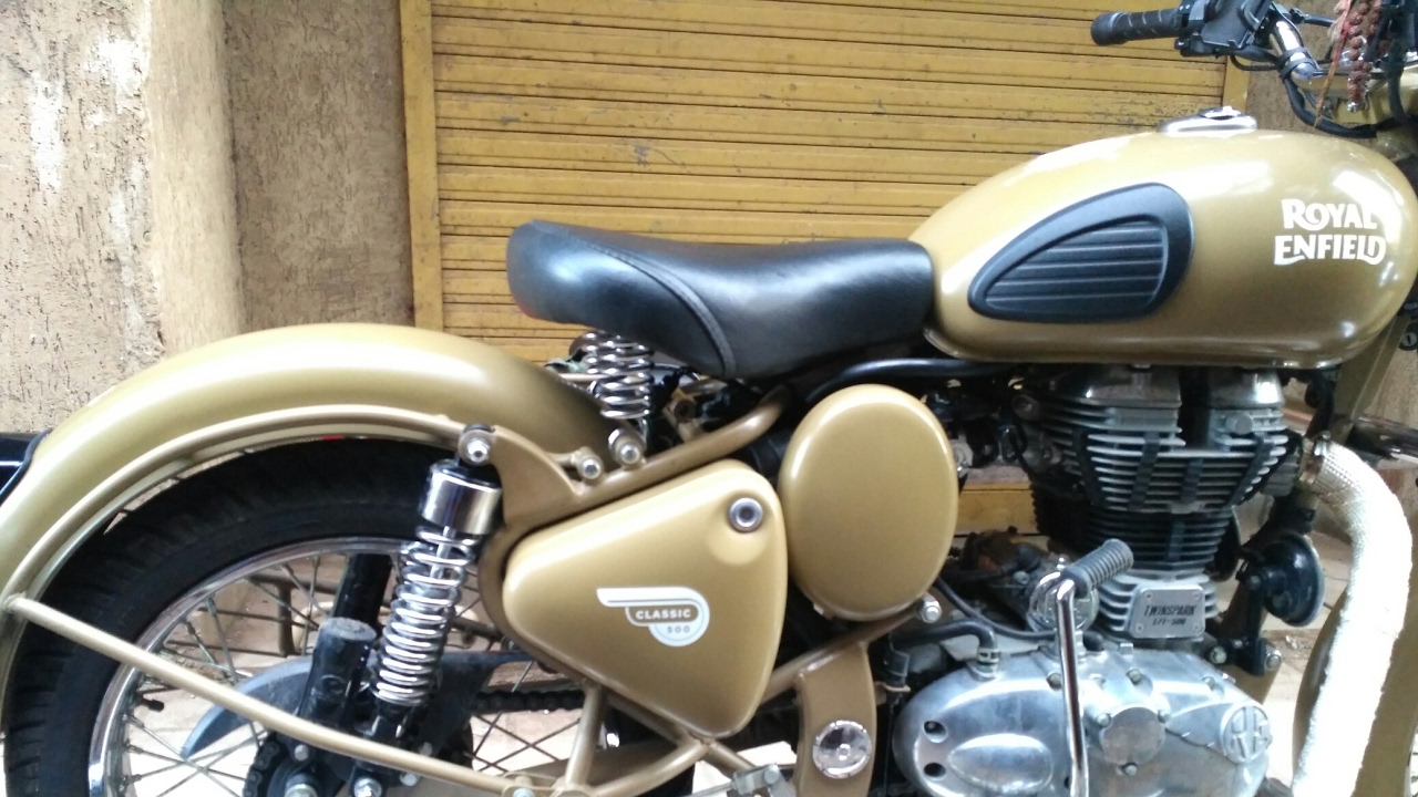 Details about   ROYAL ENFIELD GEAR BOX PLATE STUD AND 2 NUTS NEW BRAND 