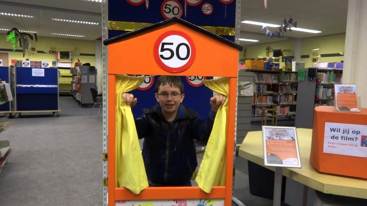 Rick feliciteert de bibliotheek