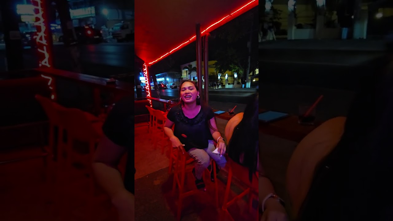 FUNNY AND CUTE FILIPINA IN POOL BAR OF SUBIC BAY BARRIO BARRETTO THE PHILIPPINES 🇵🇭 