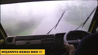 Hujannya Deras Banget Bro !!! Sampai Basah Aku Dalam Truck