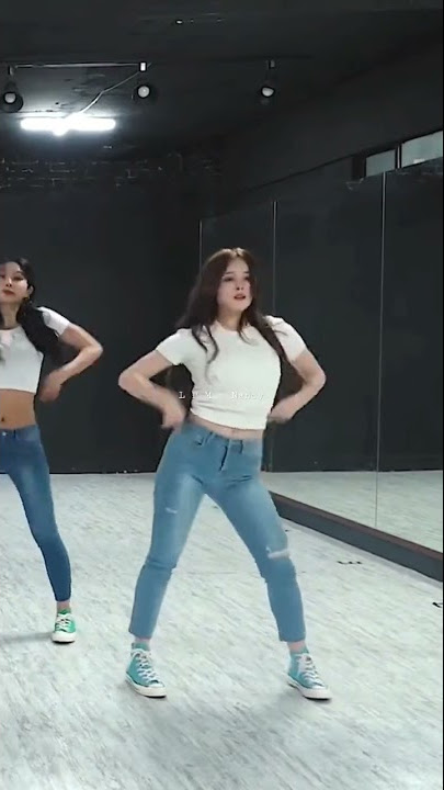 Nancy Jewel Mcdonie || Nancy Momoland Dance