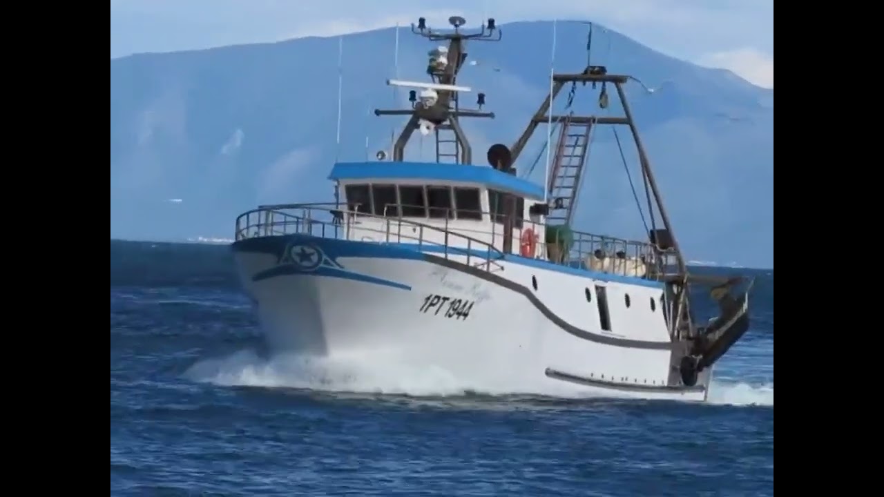 Gaeta la Peschiera il rientro delle barche a terra