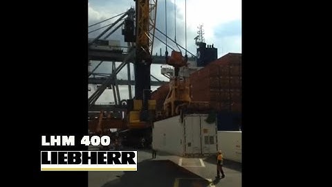 Liebherr Mobile Harbour crane Loading Poopdeck! LHM 400 Port of Antwerp twistlock docker reefer