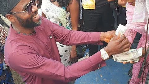 Ibrahim Chatta,Salawa Abeni Spray Money On Liz Anjorin As She Shows Off Her Shaku Shaku Dance Move