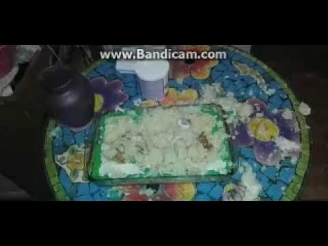 Disgusted Dad Demolishes Thank You Cake Disgusted Dad Demolishes Thank You Cake