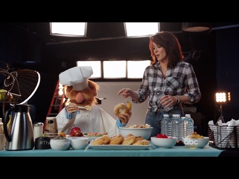 'The Muppets' Promo: The Swedish Chef Takes Over Craft Services on 'The Middle'