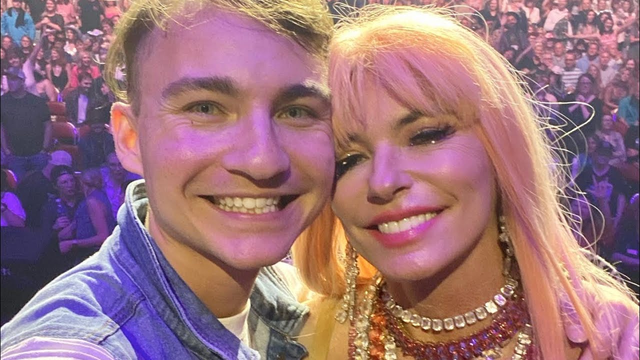 Jake onstage with Shania Twain!!!! Louisville, 10/28/2023 Number 1 fan moment!!!! YouTube
