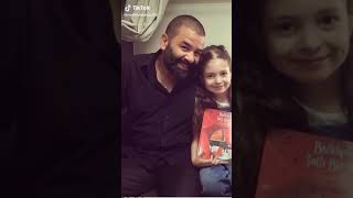 منو يتابع ابنه السفير