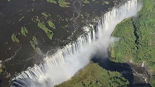 アフリカ・ザンビアの旅「ビクトリアの滝」＝「雷鳴とどろく水煙」にかかる虹