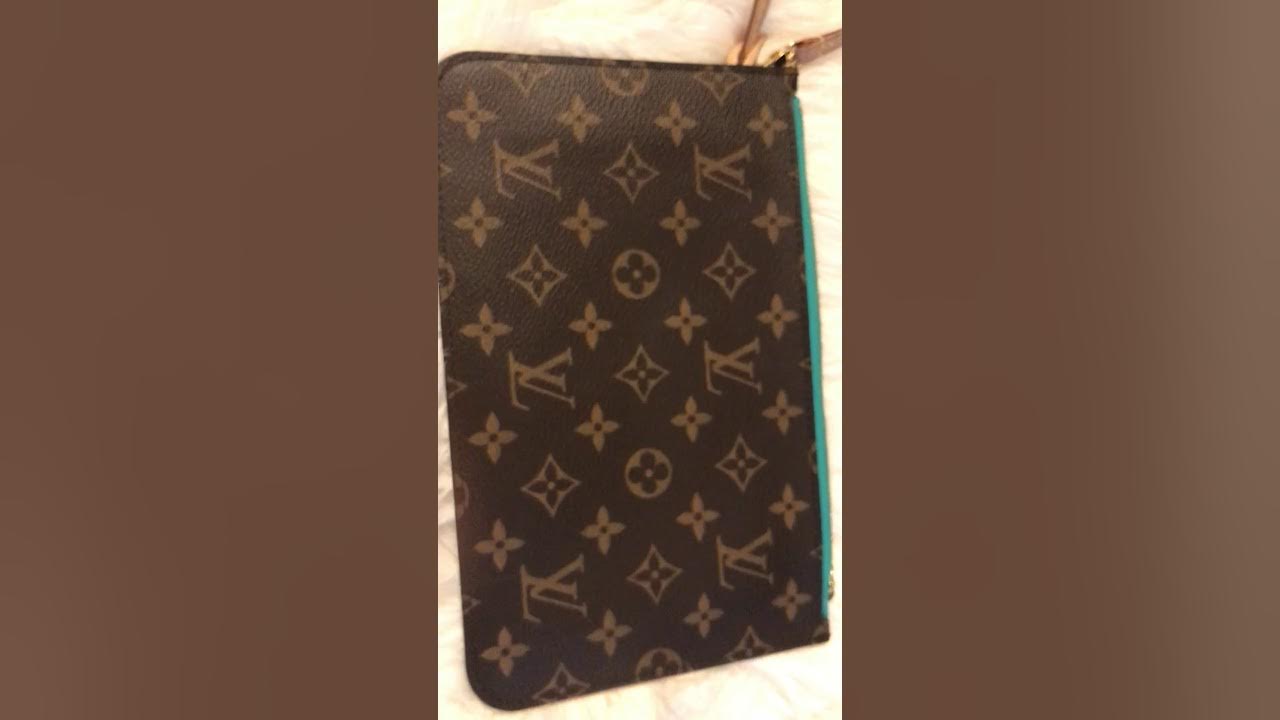 Ví Clutch Louis Vuitton khóa số họa tiết logo chìm siêu cấp like