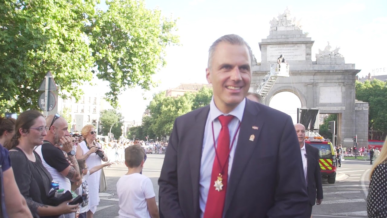 ¡Viva la Virgen de la Paloma, viva el cuerpo de Bomberos de Madrid! santiago abascal joaquin reyes