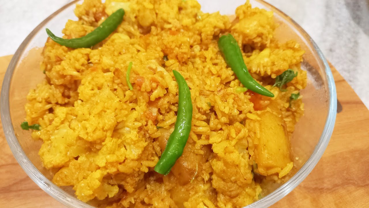 সম্পূর্ণ নিরামিষ ফুলকপির মুড়িঘন্ট রেসিপি যা খেতে দুর্দান্ত লাগে।fulkapi muri Ghanta. 