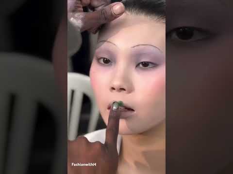 Makeup "búp bê sứ" tại show Maison Margiela gây sốt #fashion