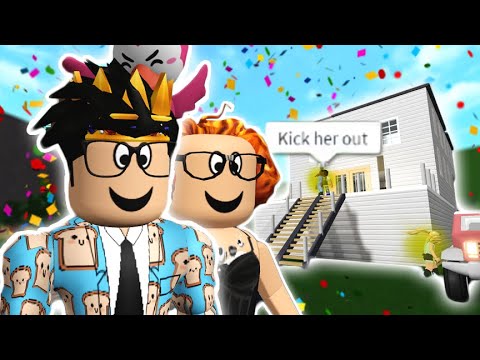 Rebuilding The Bloxburg Starter House And Kind Of Making It Nicer I Think Youtube - park tour how to make a bus stop roblox bloxburg youtube