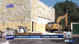 Unfinished CVS being torn down in Wellington