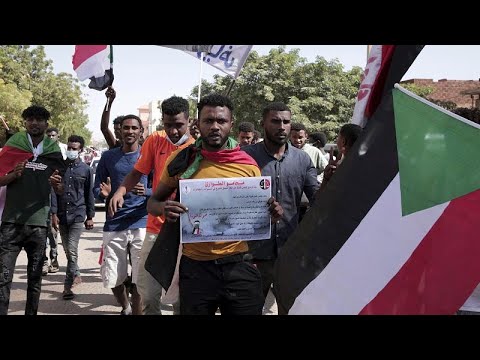 فيديو: قوات الأمن السودانية تطلق الغازات المسيلة للدموع على المتظاهرين المعارضين للحكم العسكري