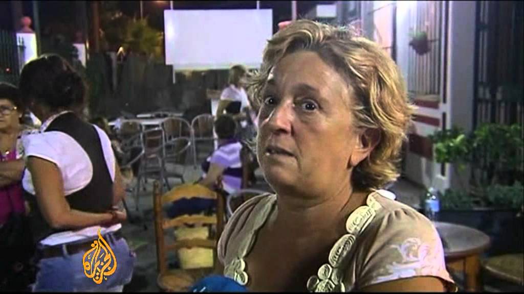 أجبرت حرائق الغابات سكان مدينة منتجع إسبانية على إخلاء منازلهم