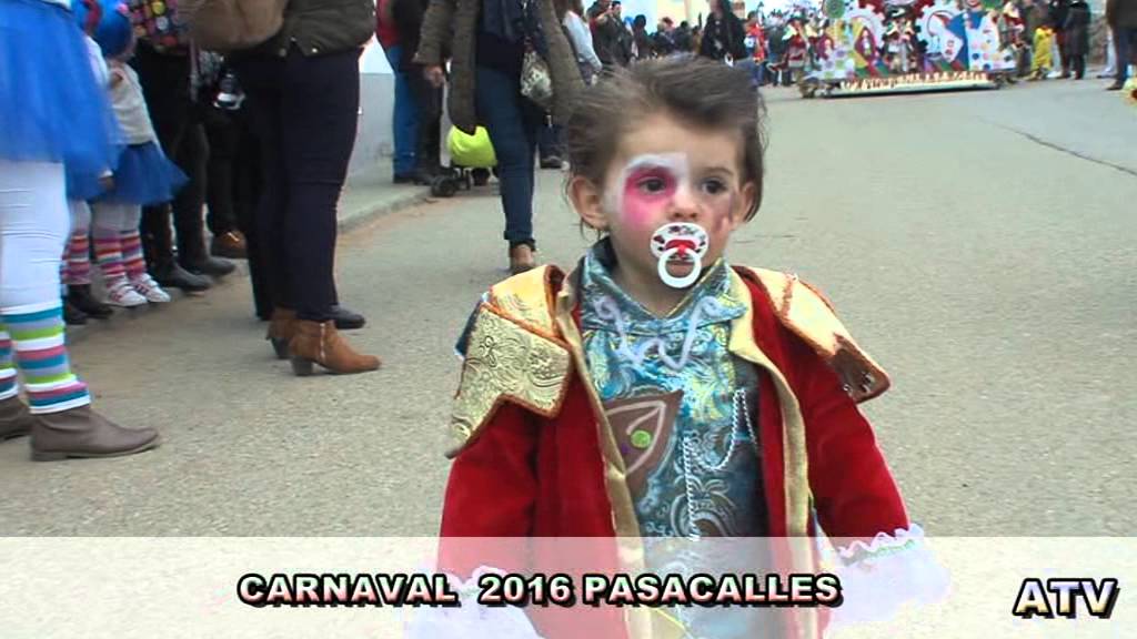 PASACALLES  DE DISFRACES EN ARROYO DE SAN SERVÁN (BADAJOZ).