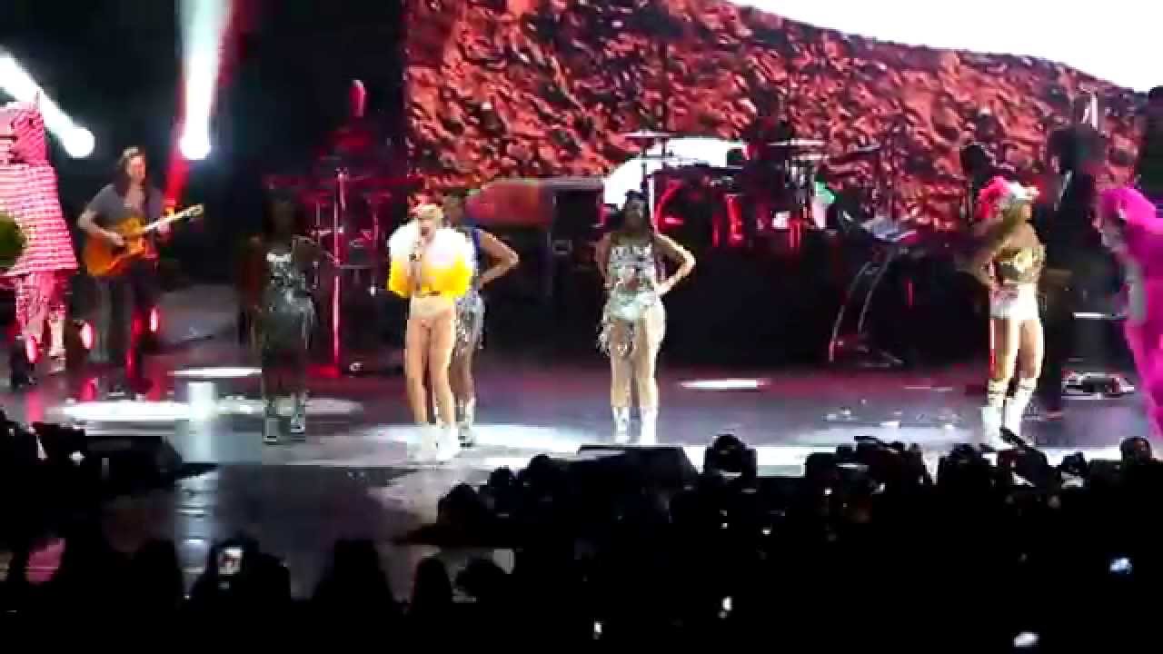 MILEY CYRUS - SMS (BANGERZ) | AUDITORIO TELMEX