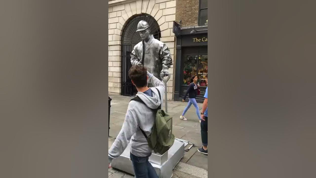 232 Millon , OMG SCARY MOVING STATUE in London Shorts YouTube