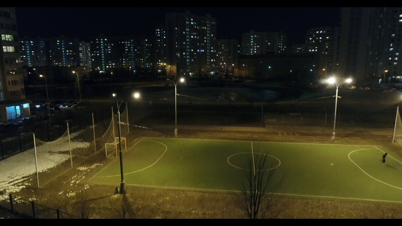 Южное Бутово школа 1994 ночью iso 400 2.8 25, 4к 24 с высоты phantom 4 pro low light