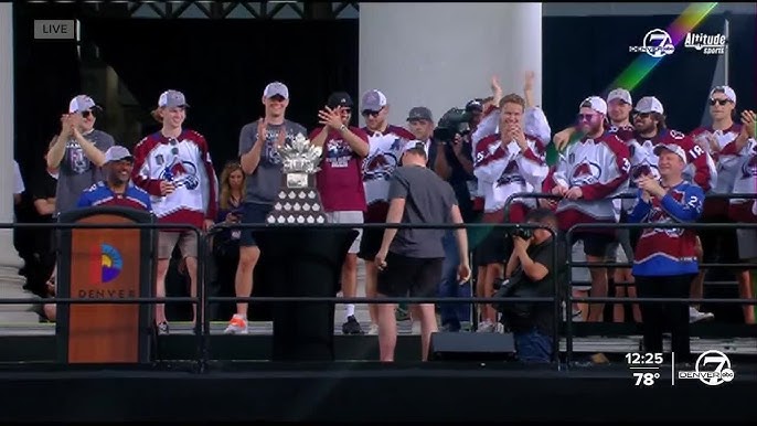 Colorado Avalanche raise Stanley Cup banner before opener - ESPN