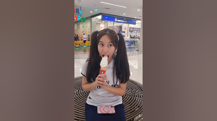 ผิงโซเซแบ่งไอศครีมให้เด็กกิน